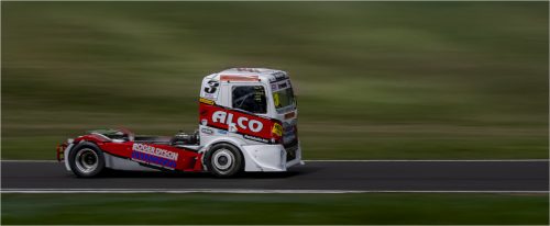 RACING GIANTS by Alan Thorne