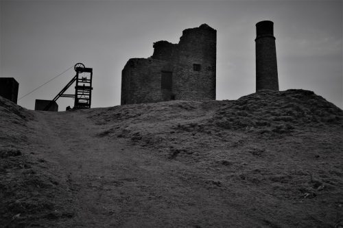 MAGPIE-MINE-by-Robert-Nixon-Betts
